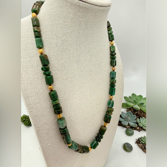 Mineral Grade Emerald Nugget Bead Necklace GoldTone Spacers Toggle Clasp 18” 53g - Picture 15 of 17